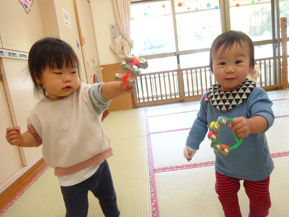 合奏をする子ども