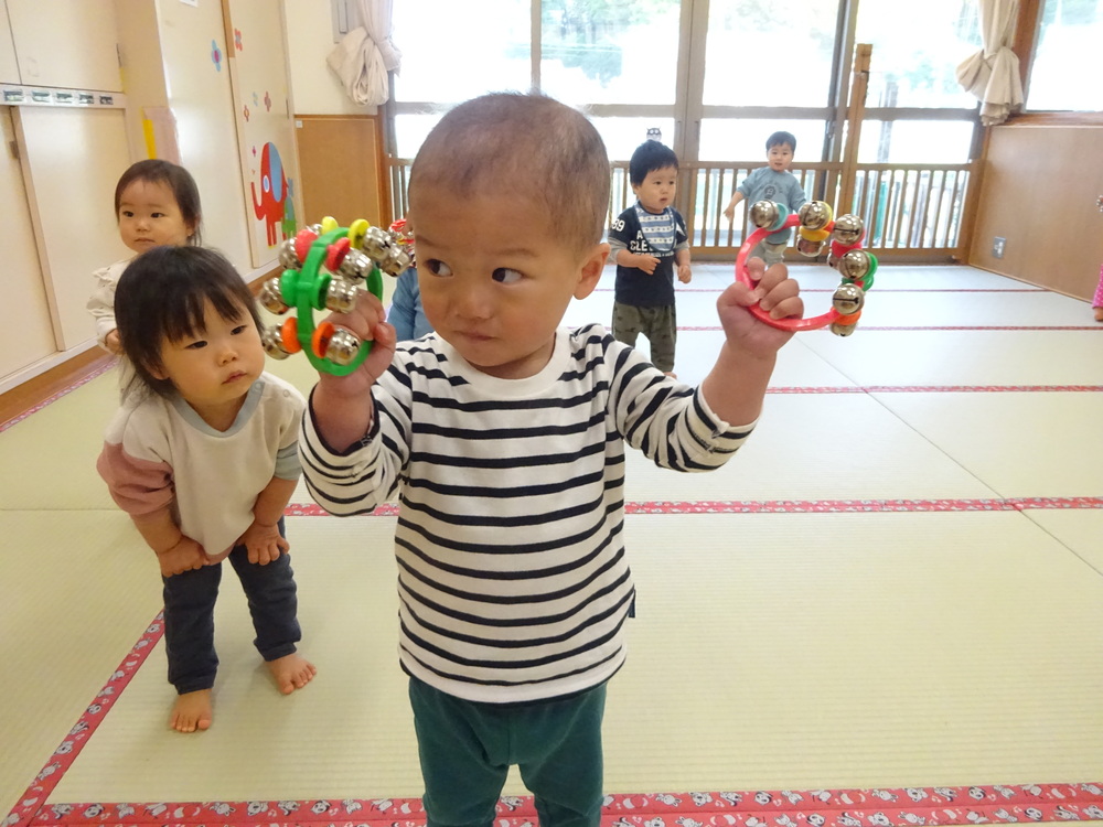 合奏をする子ども