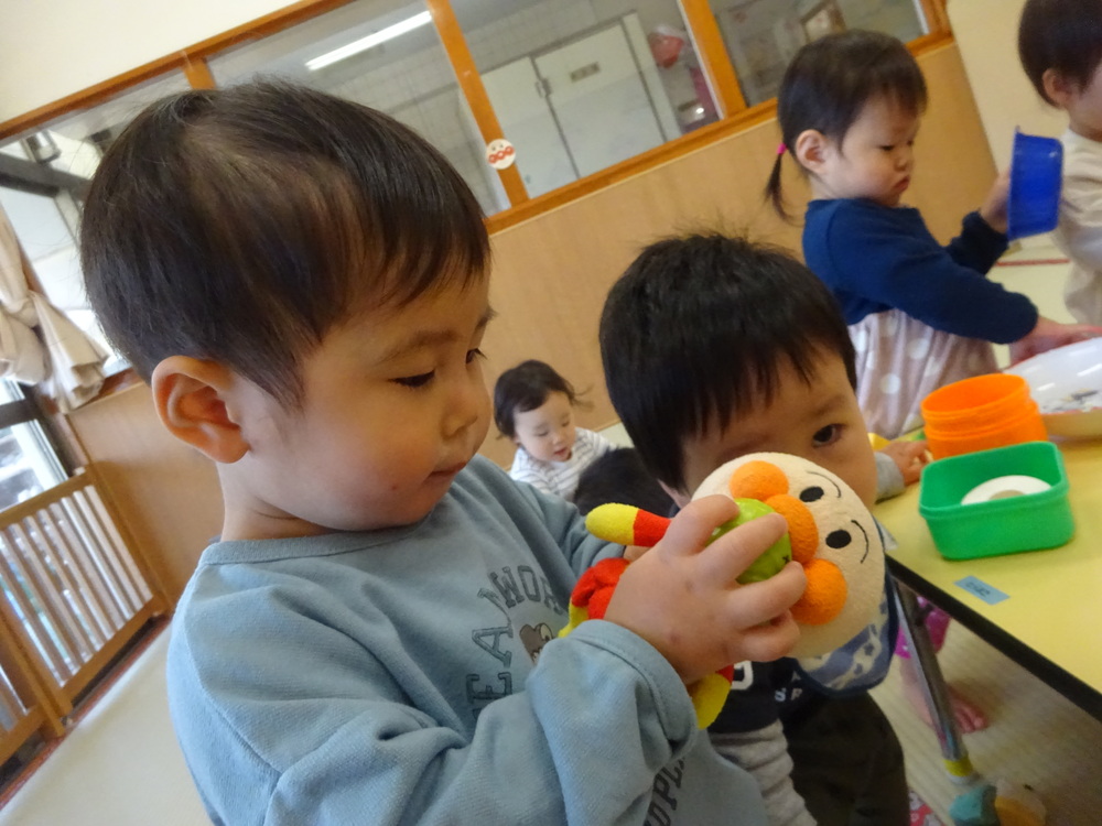 ままごとをする子ども