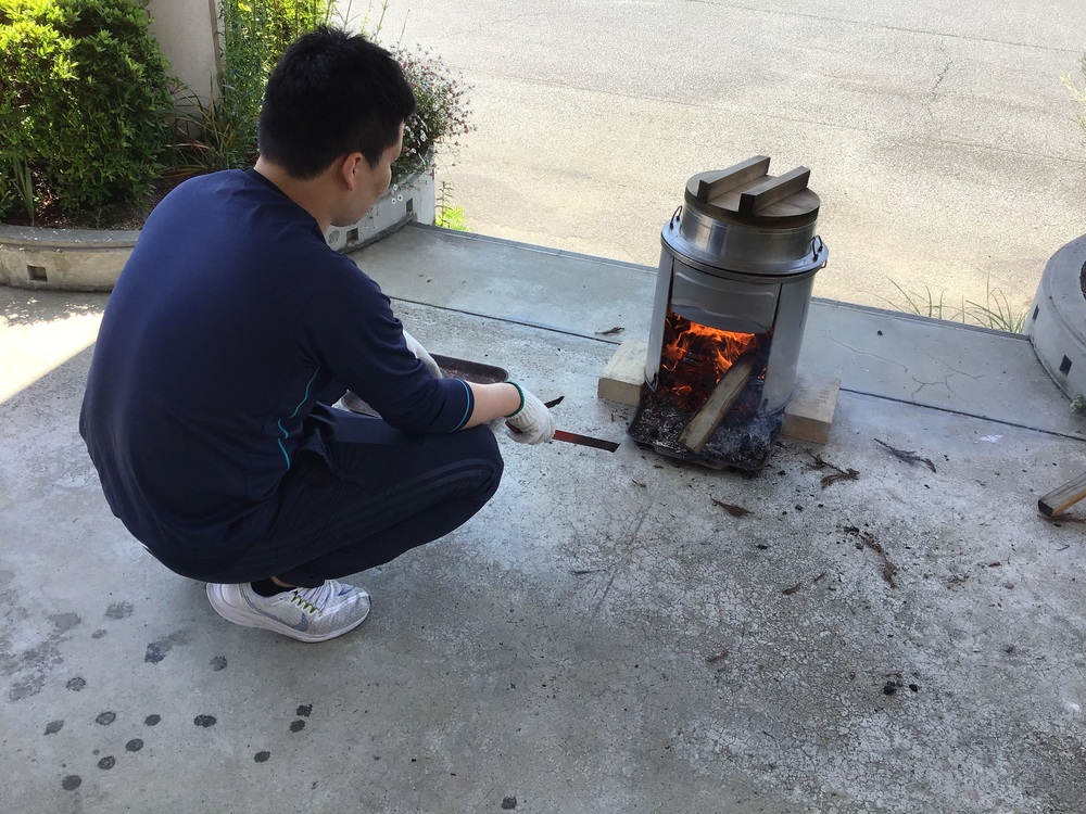 ご飯を炊く様子