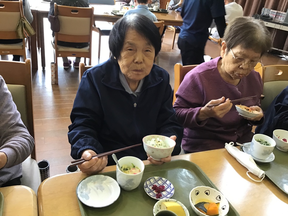 食べている様子