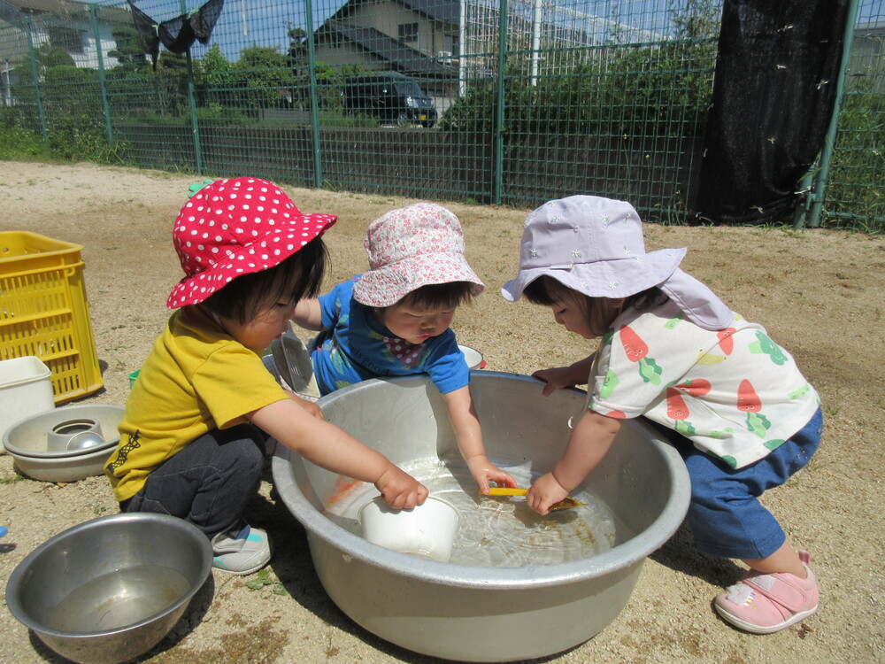 園庭あそびの様子