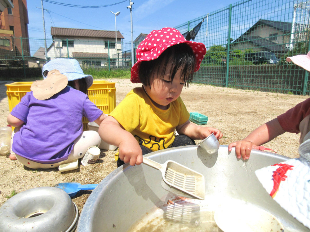 園庭あそびの様子