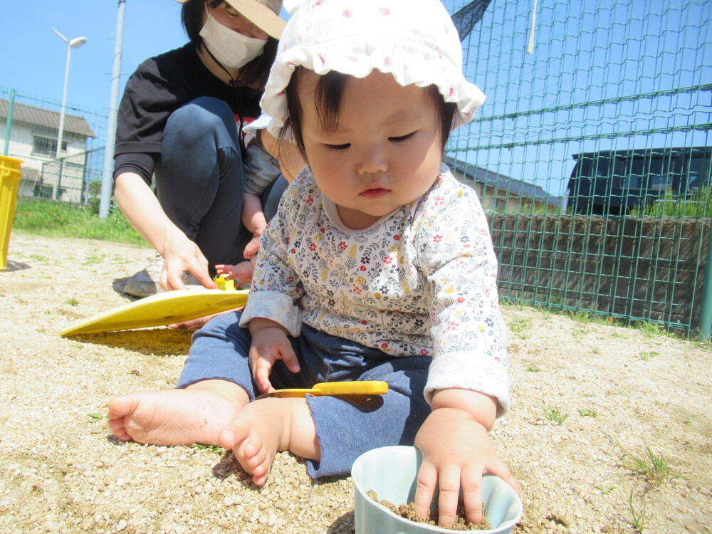 ごちそうを作る子ども