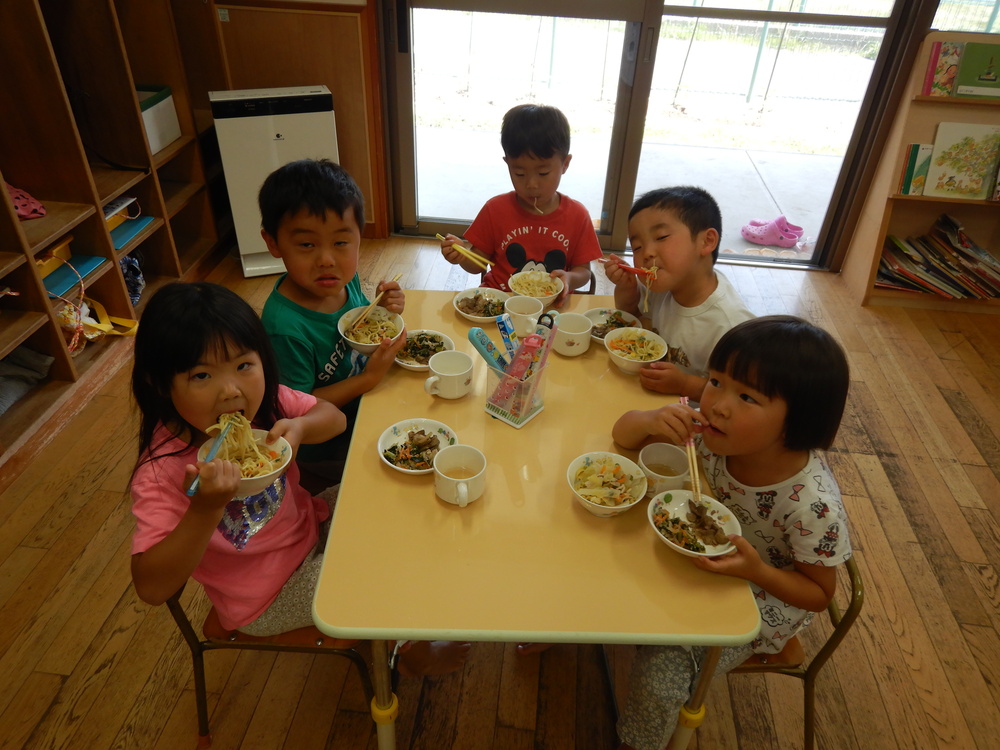 食べている様子４