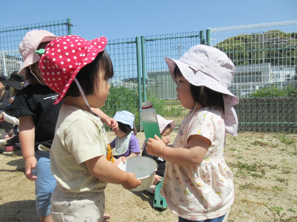 園庭あそびの様子