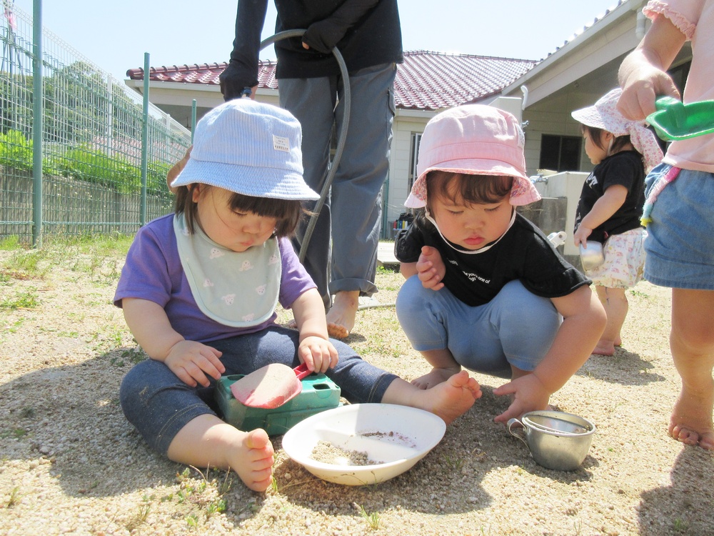 園庭あそびの様子