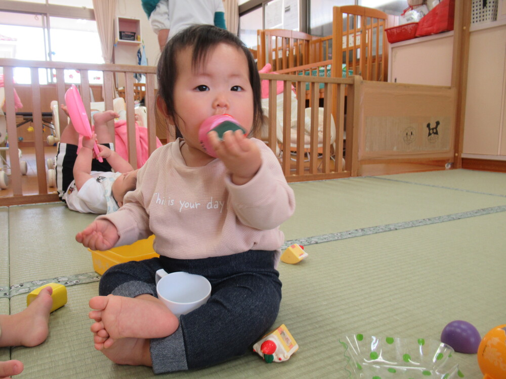 味見をする子ども