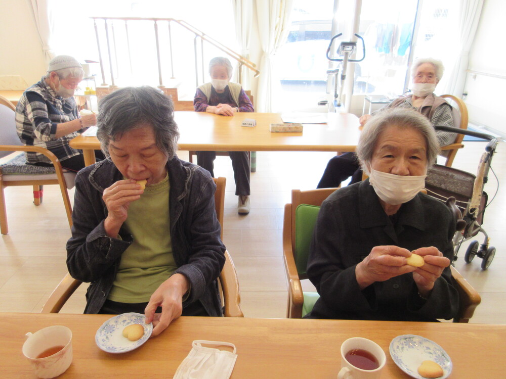 美味しそうに食べている様子