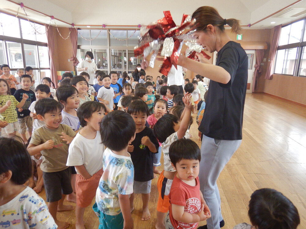 踊る子どもたち