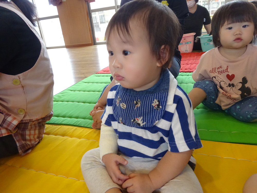 誕生会に参加する子ども