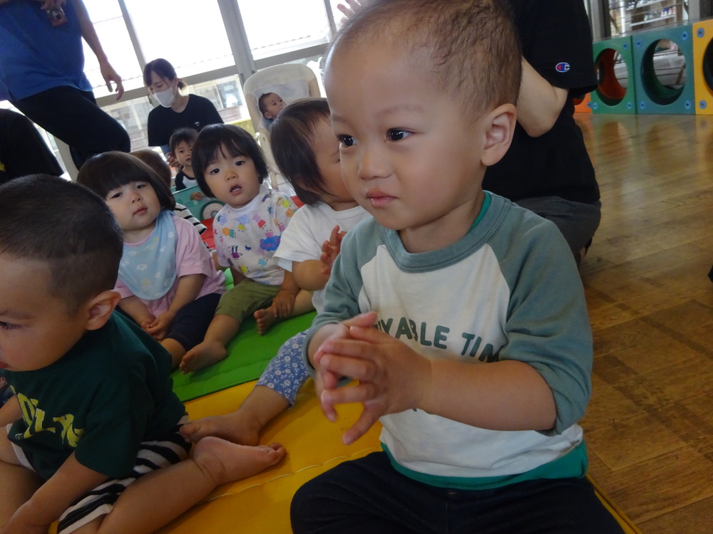 拍手をする子どmp
