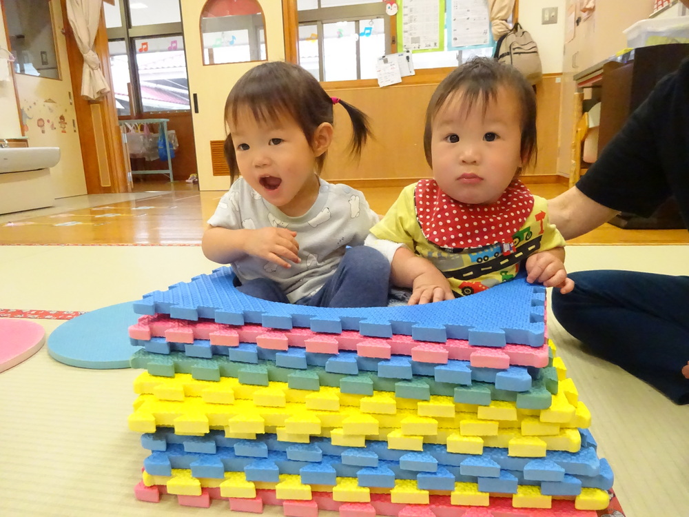 プラポイントのお風呂に入っている子どもたち