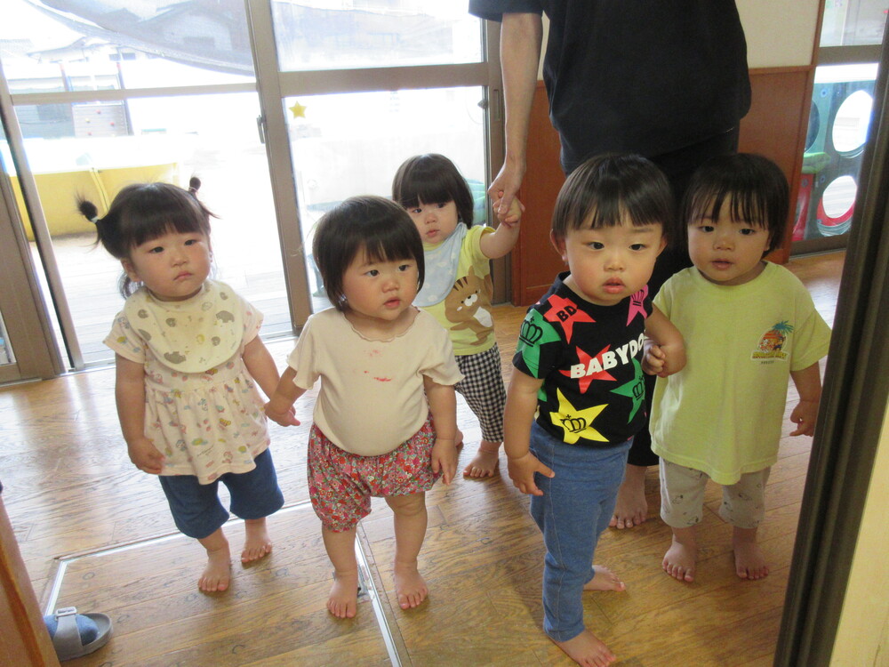 園内散歩の様子