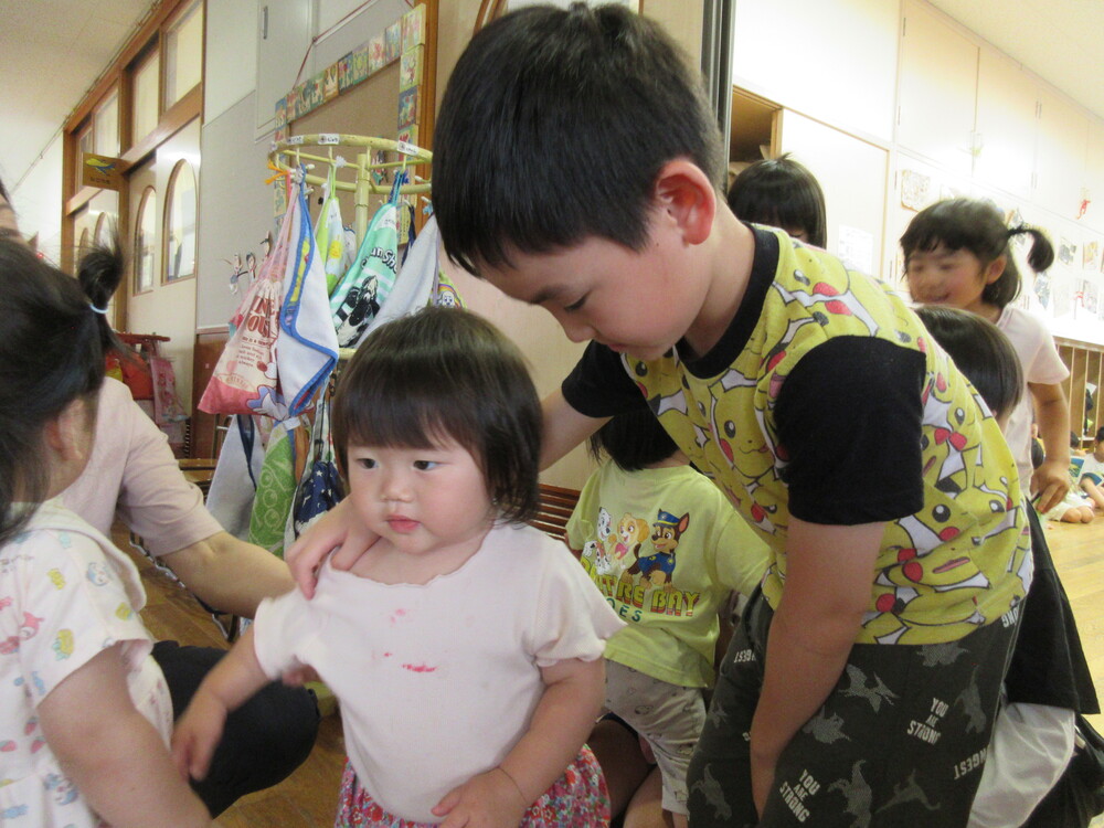 園内散歩の様子