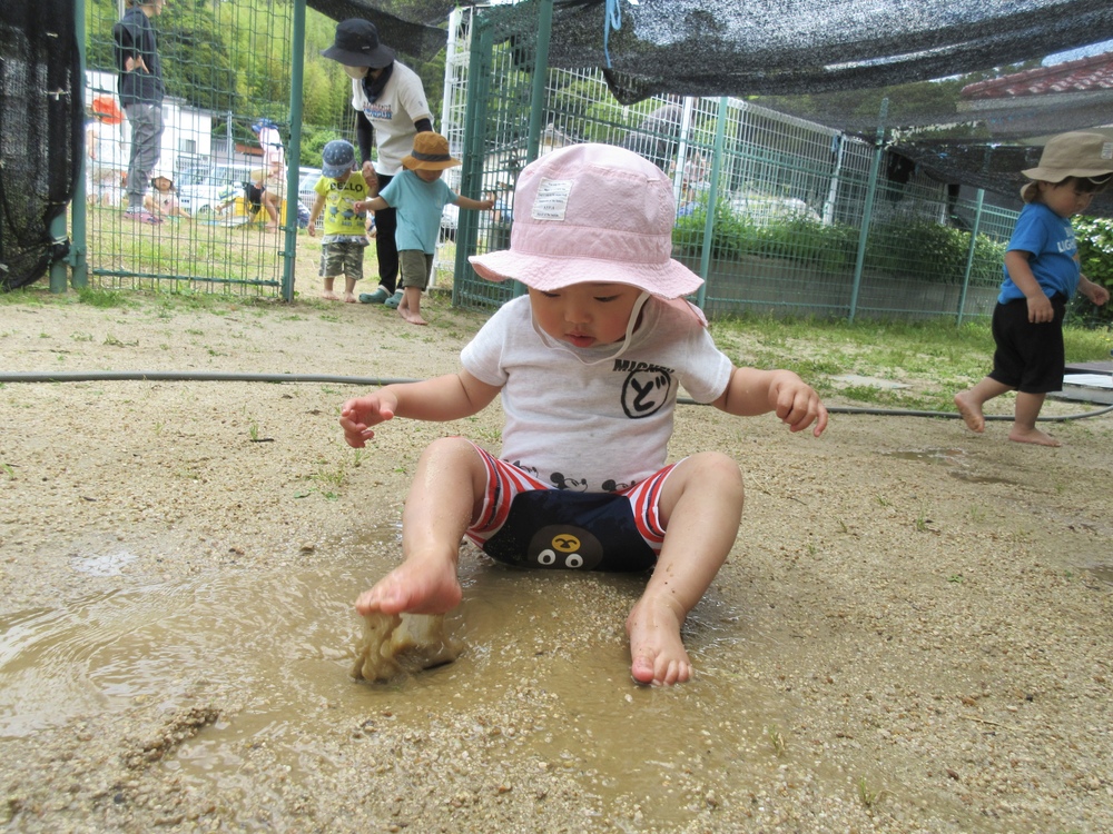 どろんこ遊びの様子