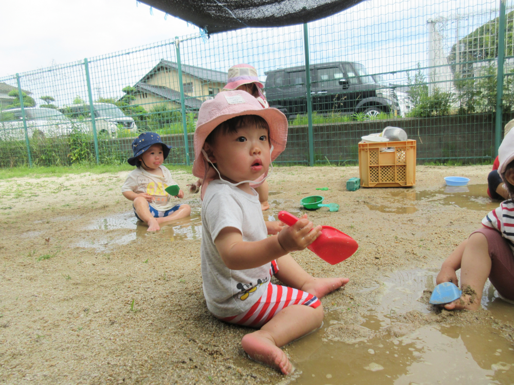 どろんこ遊びの様子