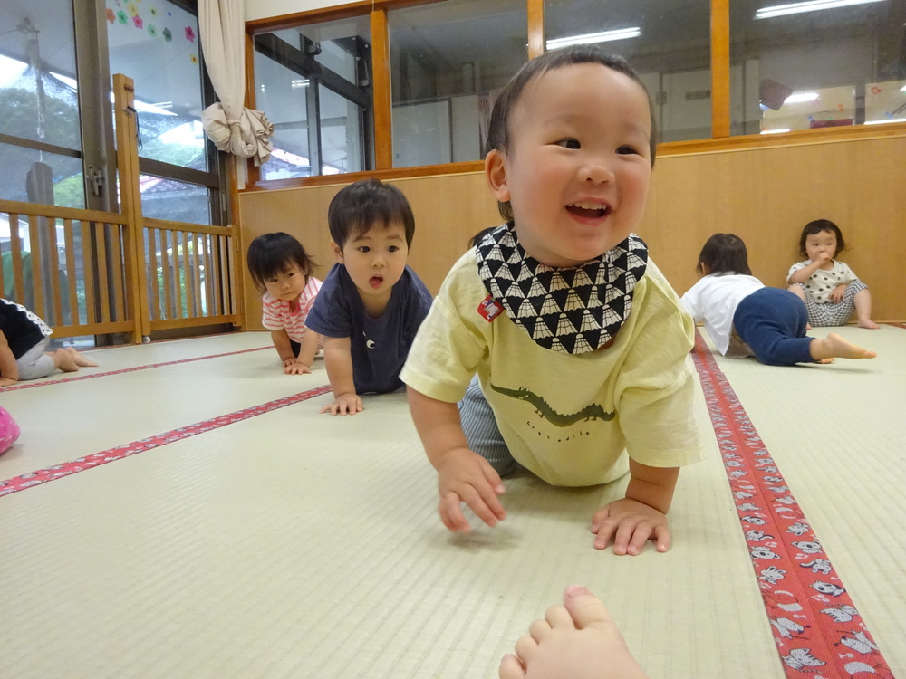 リズムをする男の子