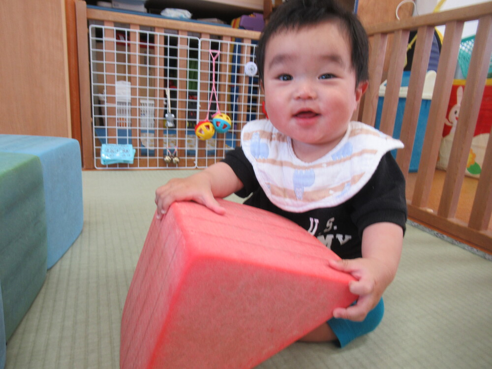 男の子がプラフォーミングを持っている