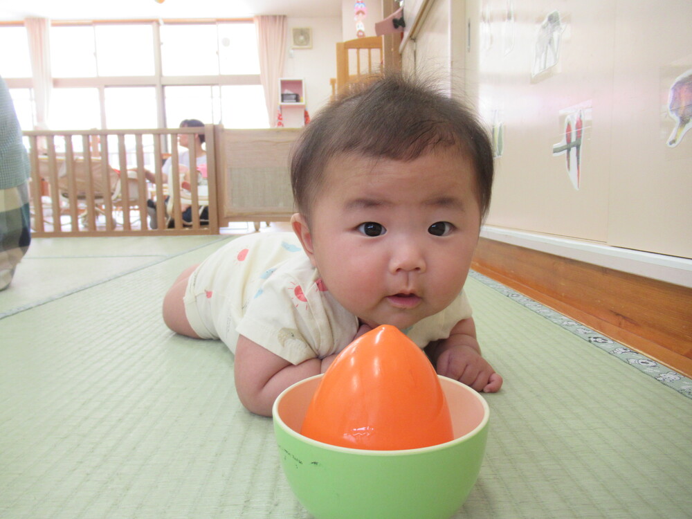 おままごとで遊ぶ子ども