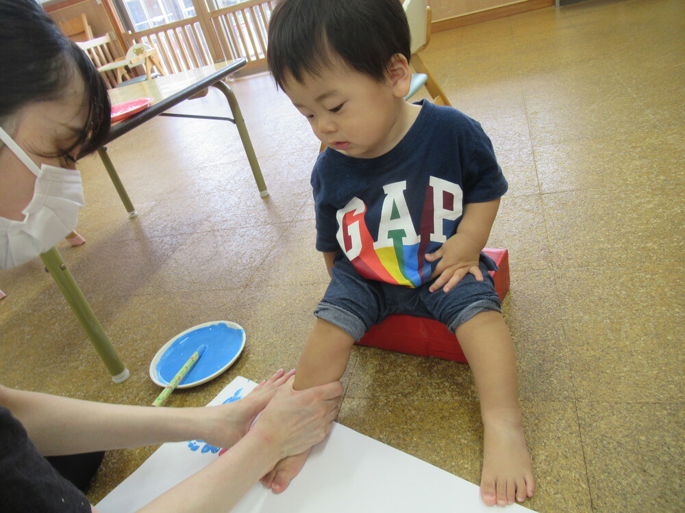 ぺったんこをする子ども２