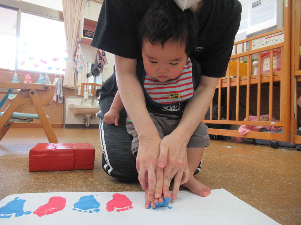 ぺったんこをする子ども２