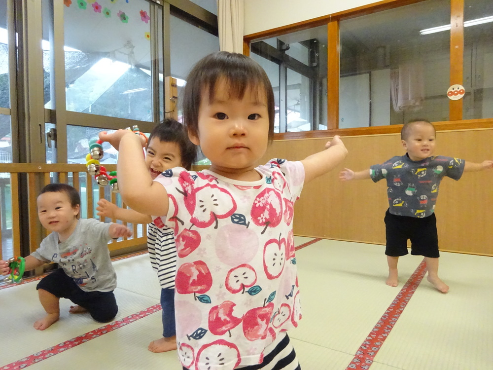 ダンスをしている子ども (3)