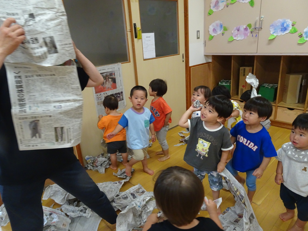新聞紙遊び (4)