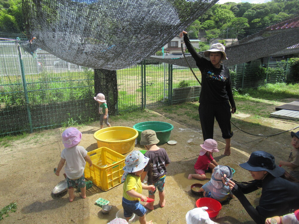 クールダウンをする子どもたち