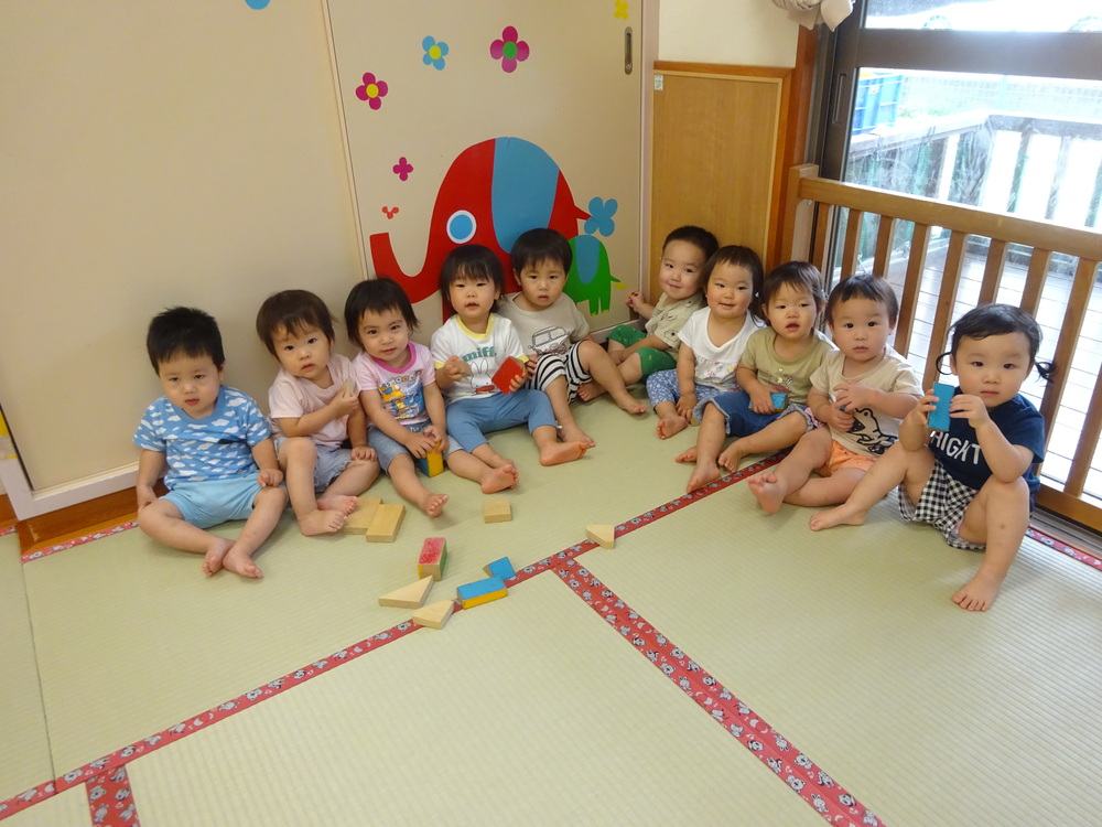 みんなで遊んでいる