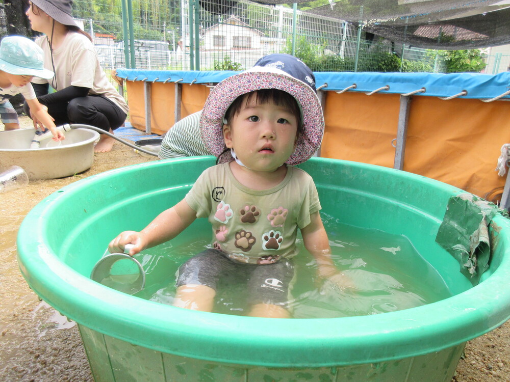 泥んこ遊びの様子