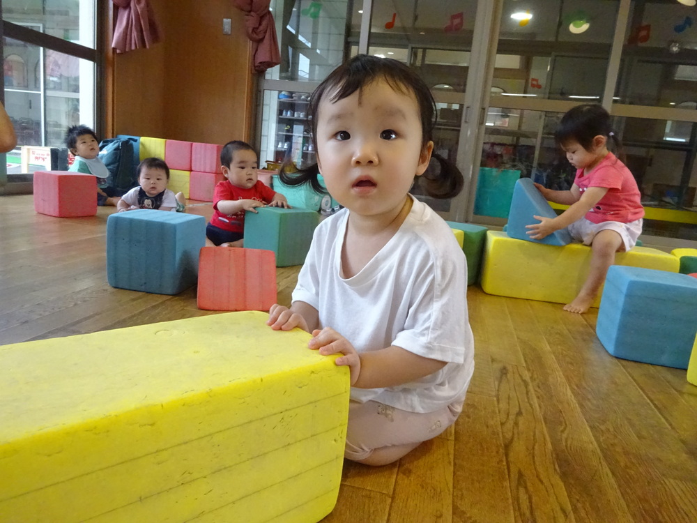 プラフォーミングで遊ぶ様子