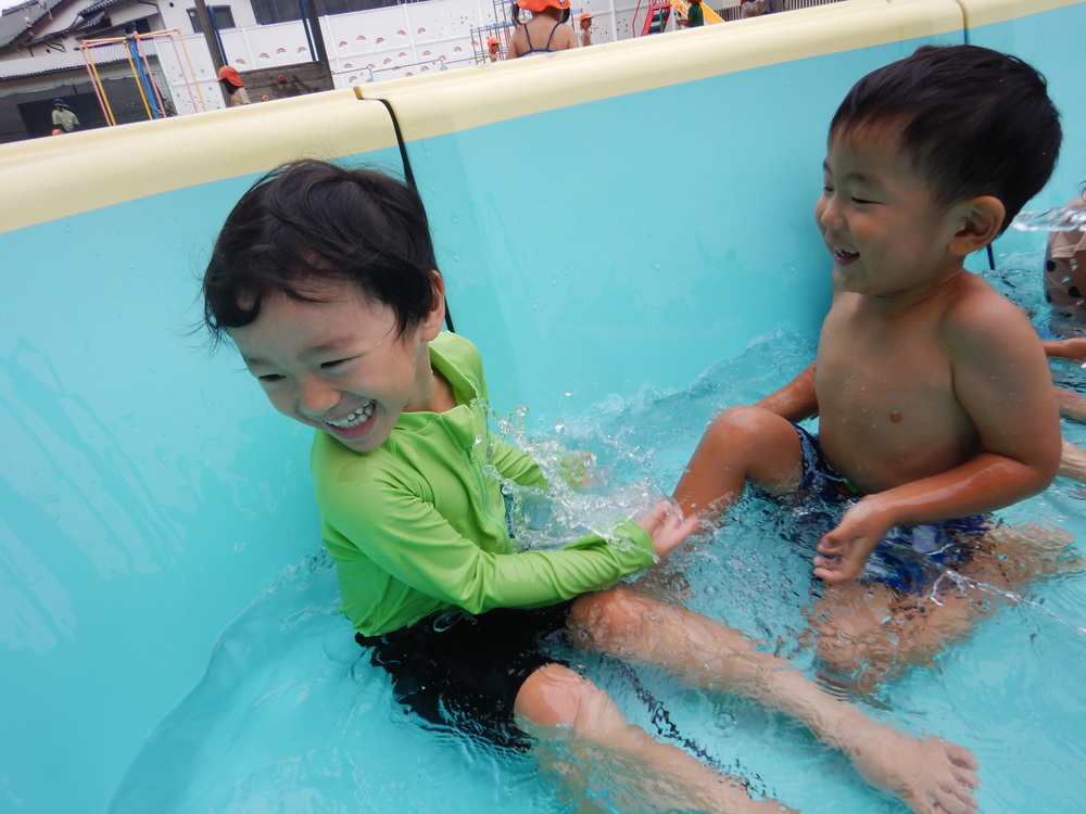 水のかけ合い