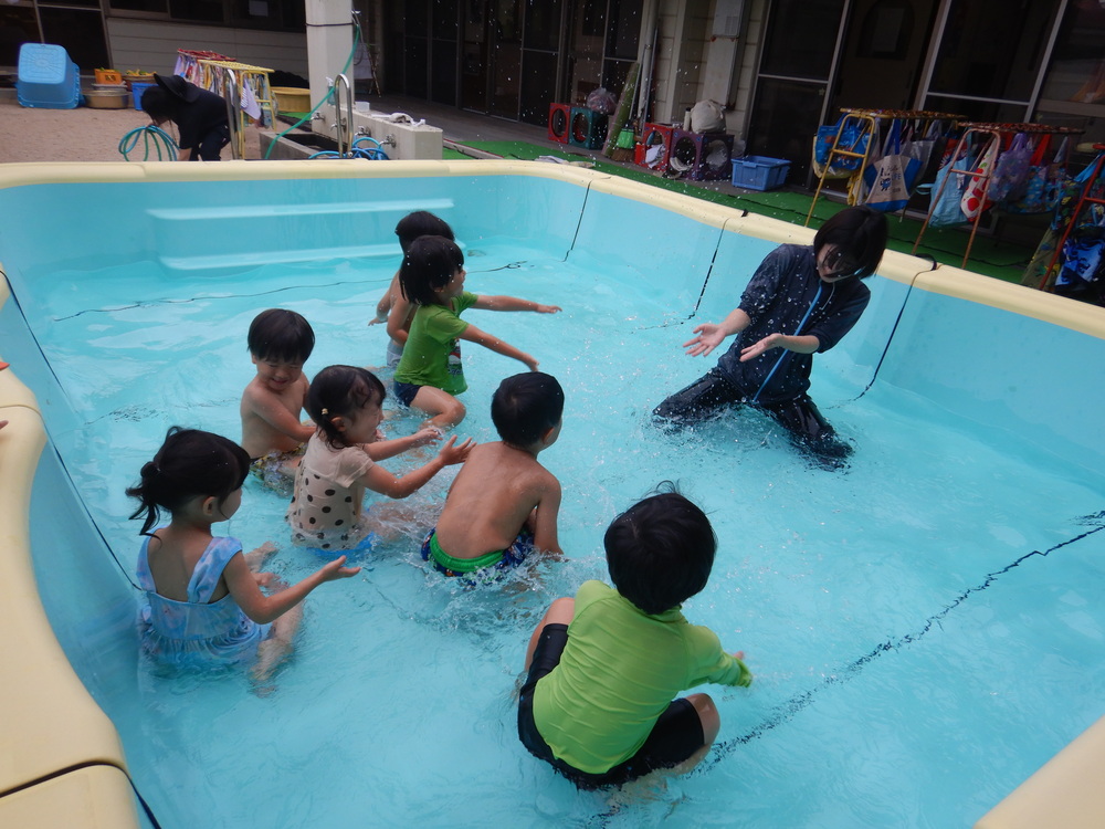 水のかけ合い