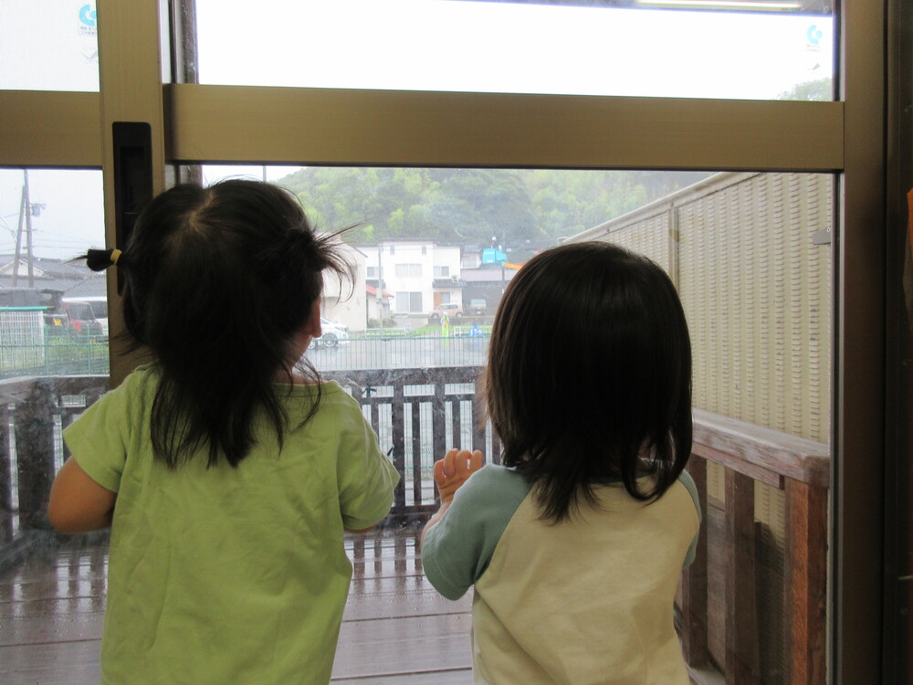 高所作業車を見ている