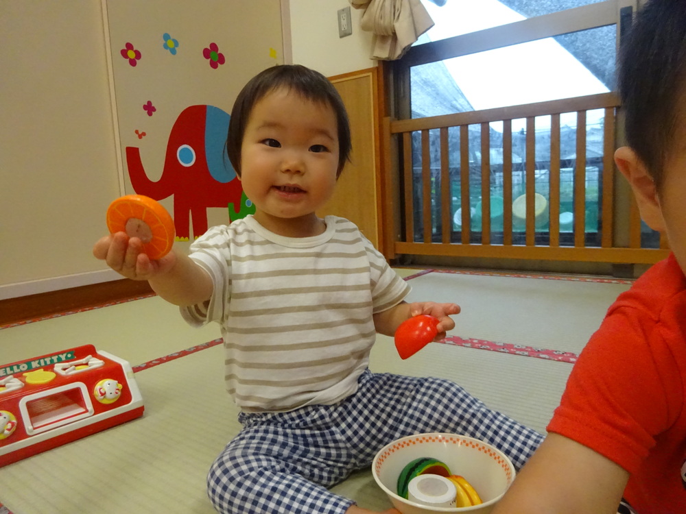 ままごとをする子ども (5)