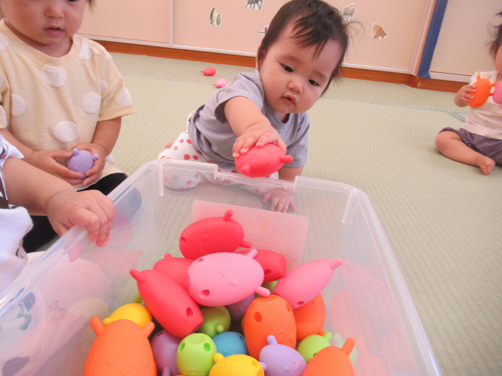 たまごブロックで遊んでいる (1)