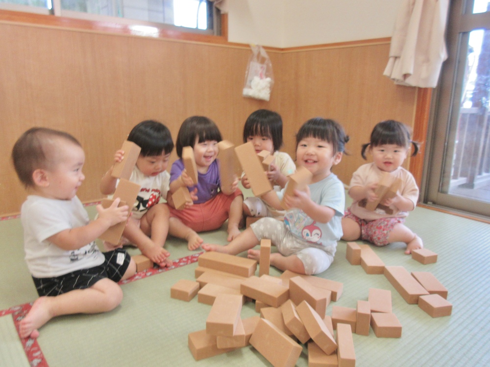 ソフトブロックで遊ぶ様子