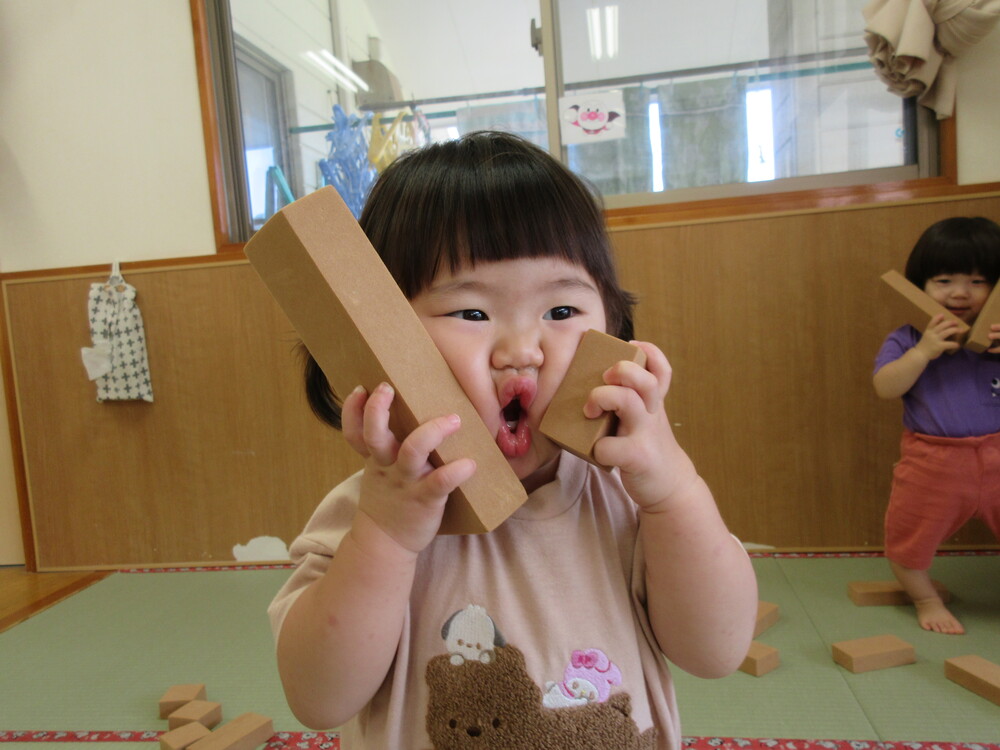 ソフトブロックで遊ぶ様子