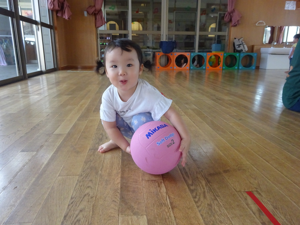 ボール遊びをしている子ども (3)