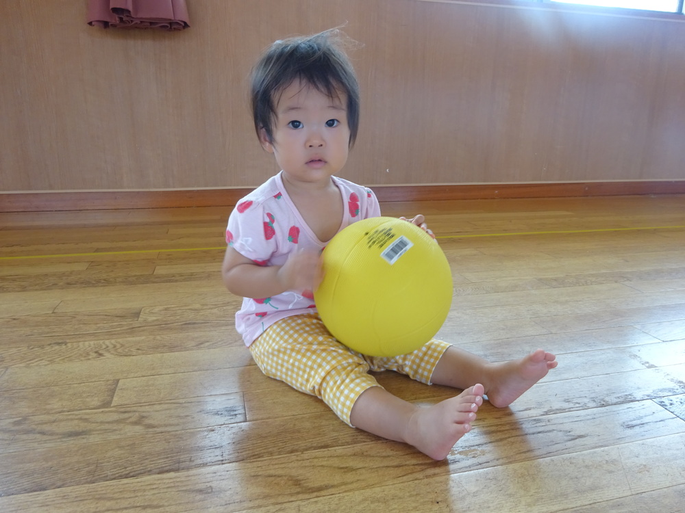 ボール遊びをしている子ども (7)