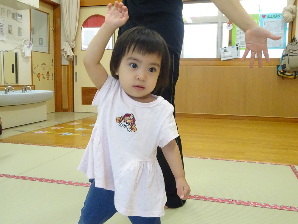 ダンスをする子ども (3)