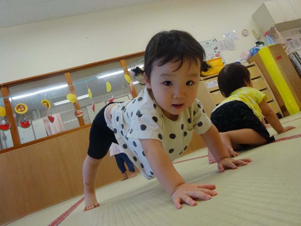 リズムをする子ども (1)