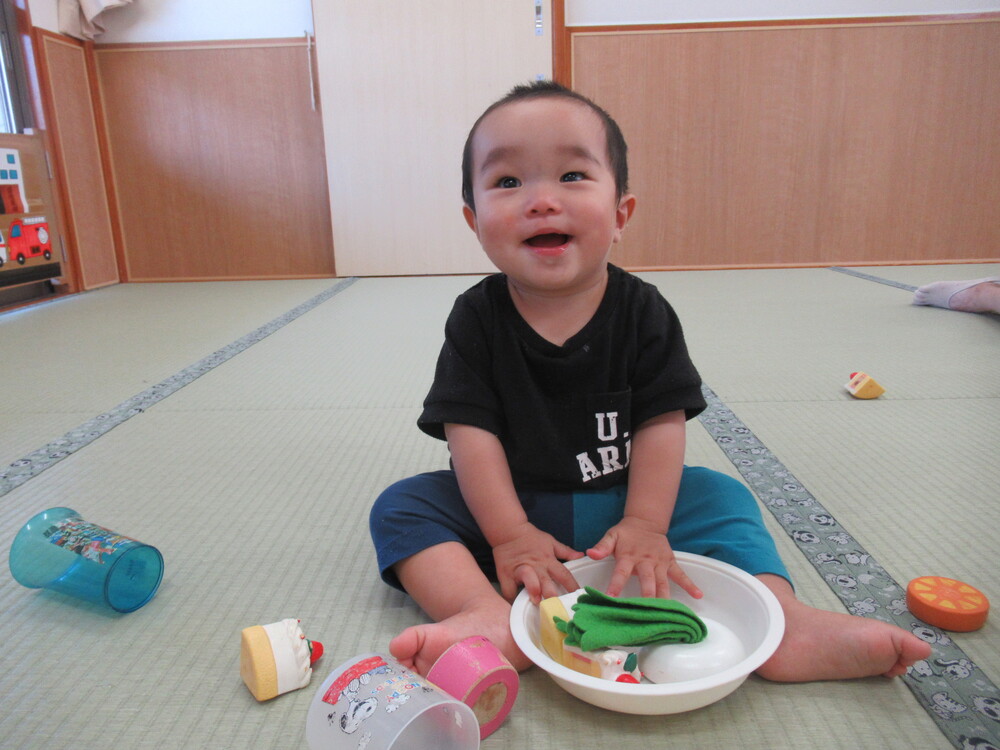 おままごとで遊んでいる (2)