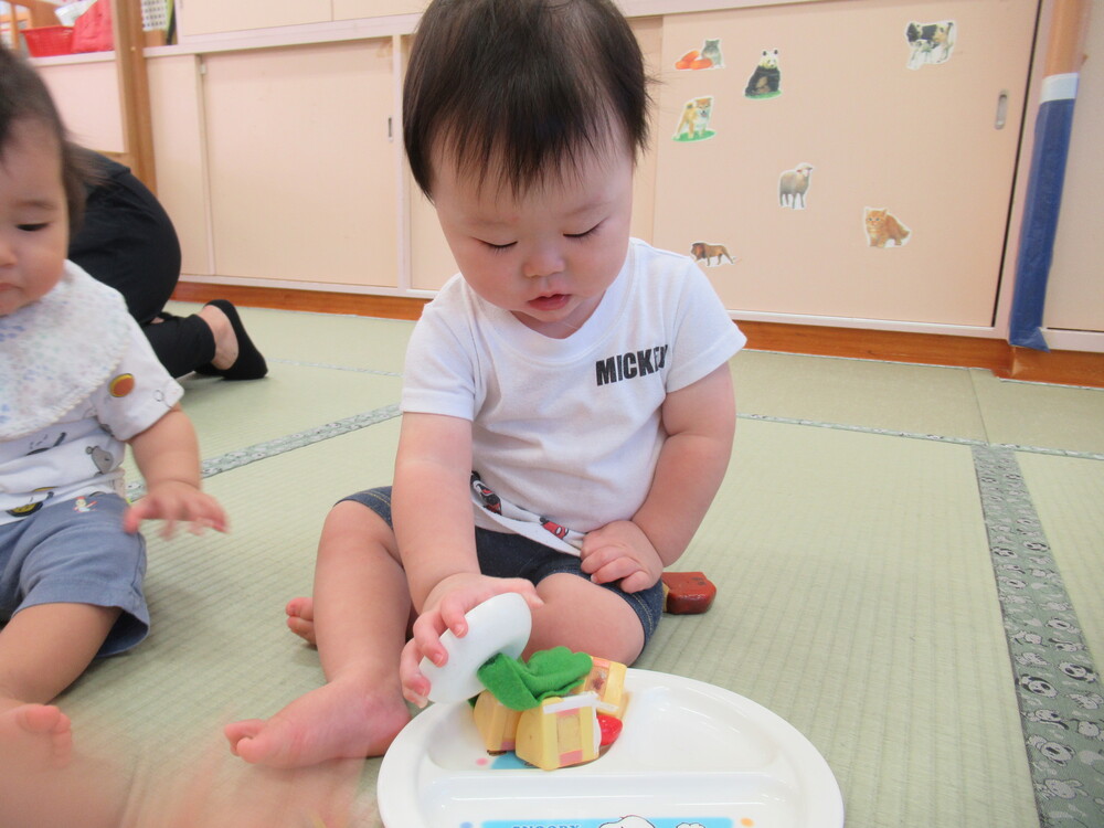 おままごとで遊んでいる (6)