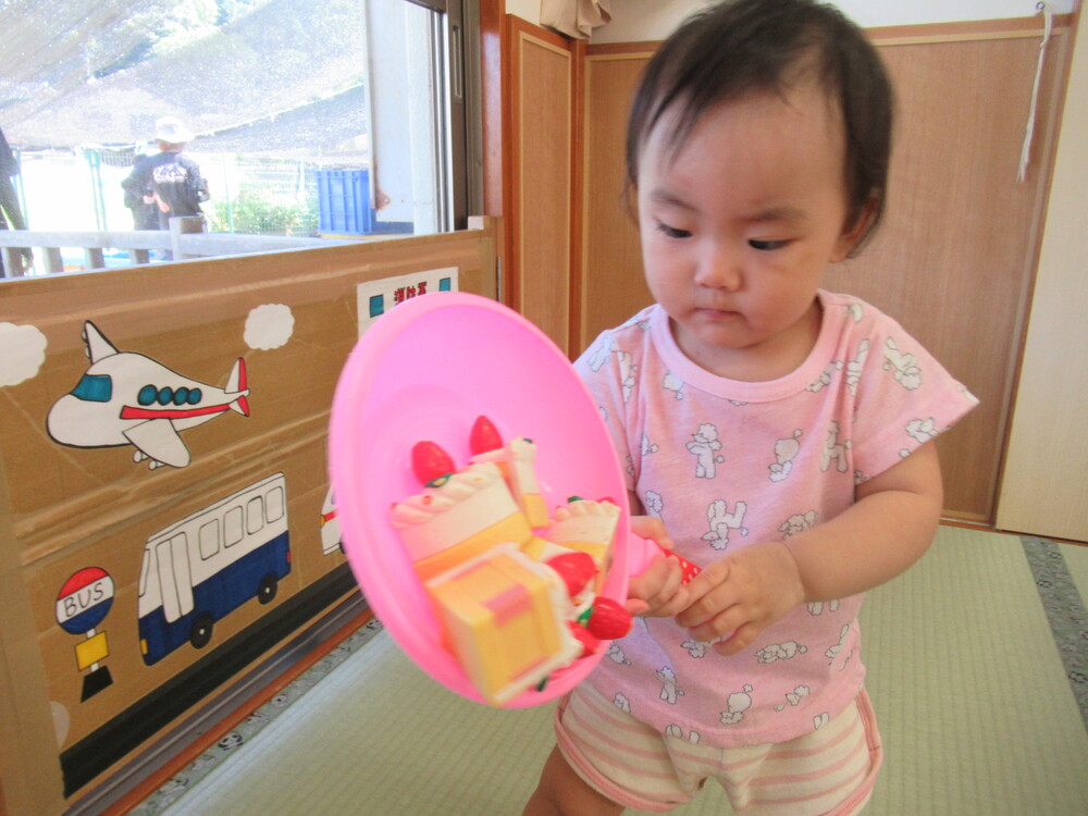 おままごとで遊んでいる (7)