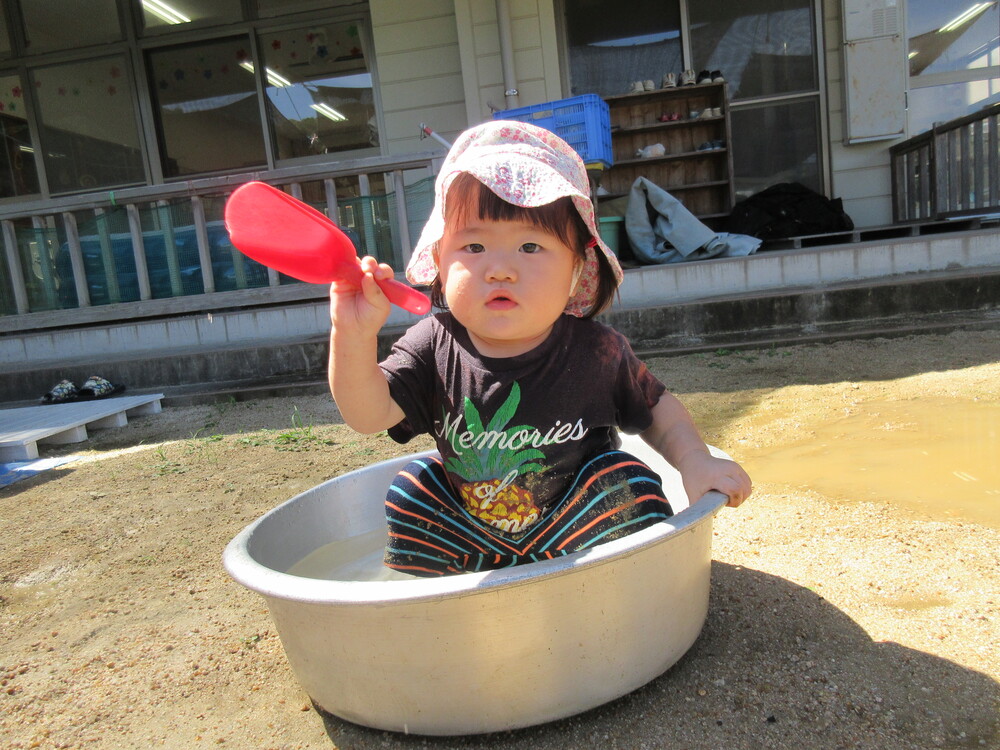 泥んこ遊びをしている (5)