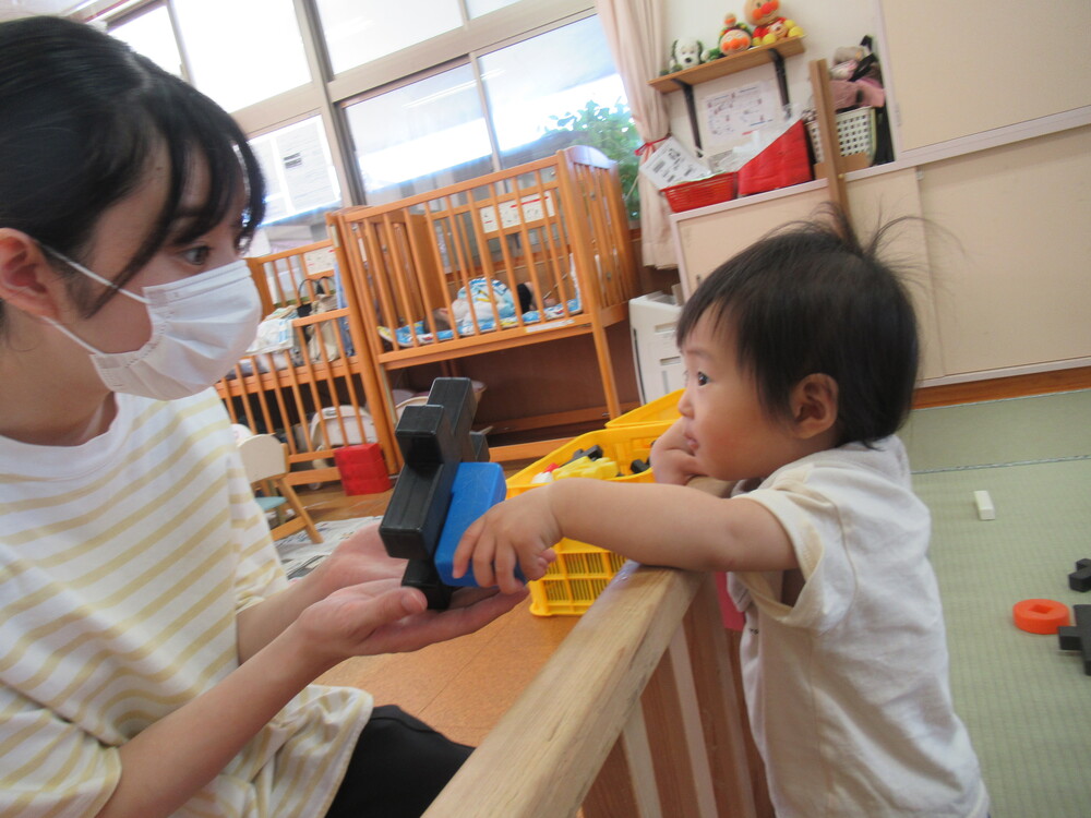 ブロックで遊んでいる様子 (6)