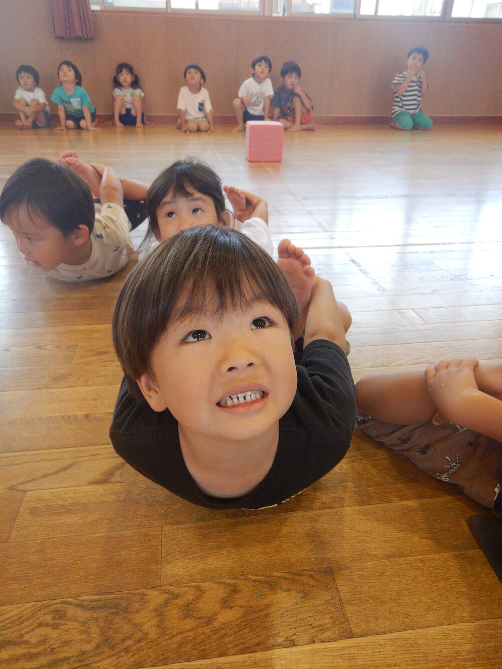 カメの動きをする