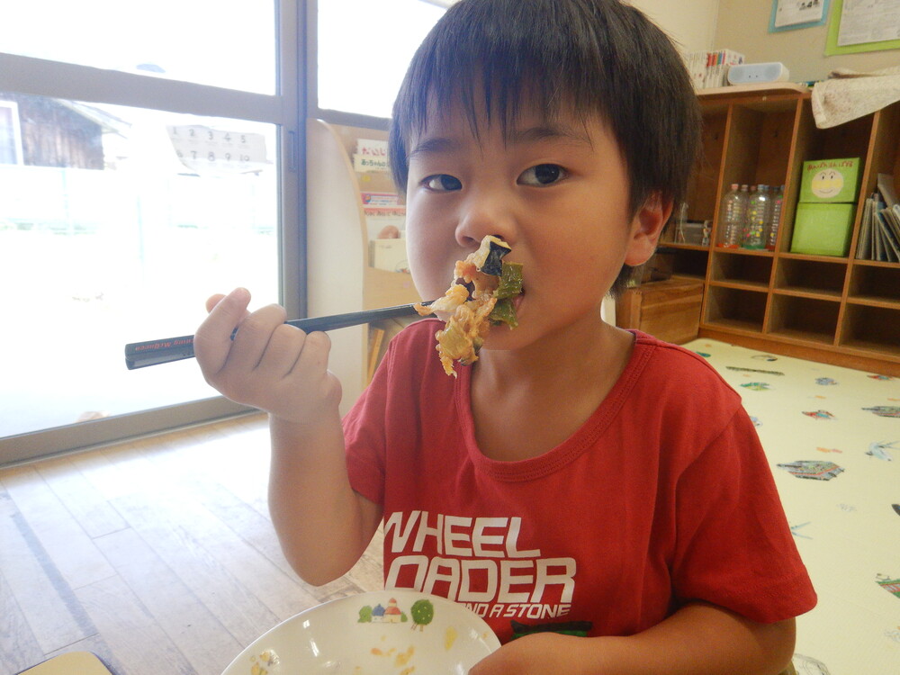 ご飯を食べ得る様子